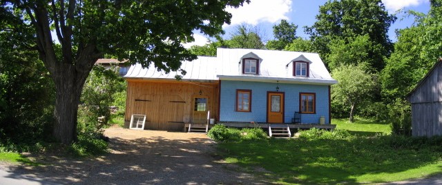 maison ancestrale bleue